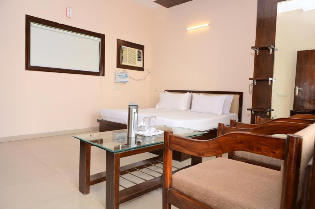 Maharani Regency Otel Panchkula Dış mekan fotoğraf